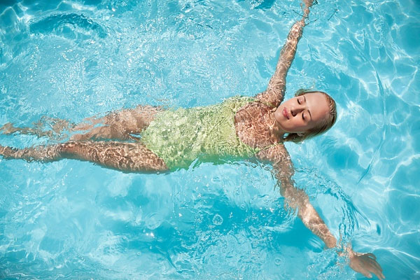 bơi lội giúp cơ thể phát triển toàn diện